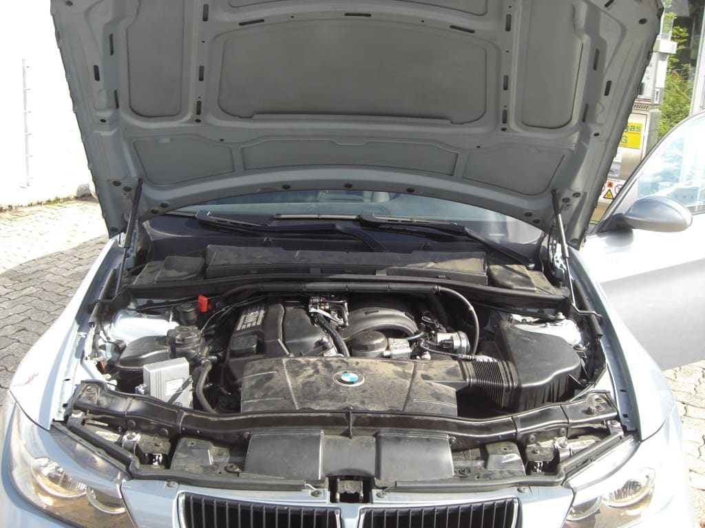 BMW 318 E90