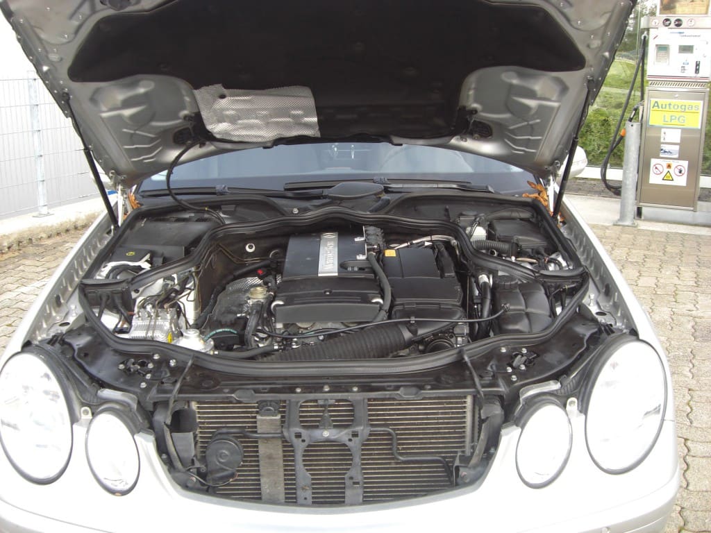 Mercedes E200 W211