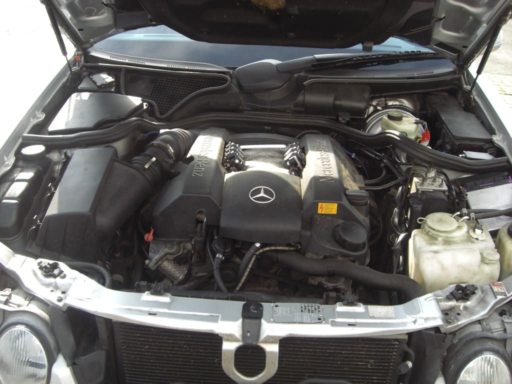 Mercedes E320 W210