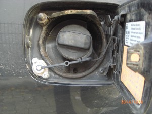 Autogas-Umruestung-LPG-Frontgas-Audi-A6-4B-30-Tankstutzen