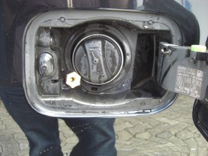 Autogas-Umruestung-LPG-Frontgas-BMW-520-E60-Tankstutzen-1024x768