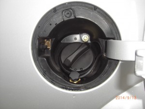 Autogas-Umruestung-LPG-Frontgas-Ford-Mondeo-2.0-Tankstutzen1