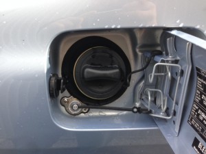Autogas-Umruestung-LPG-Frontgas-Mercedes-S320-W220-Tankstutzen