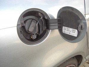 Autogas-Umruestung-LPG-Frontgas-Audi-A3-Sportback-Facelift-20-TFSI-Tankstutzen-1024x768