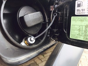 Autogas-Umruestung-LPG-Frontgas-Audi-A6-4B-27-Tankstutzen-1024x768