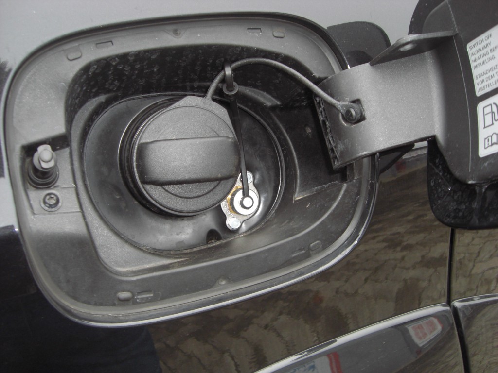 Autogas-Umruestung-LPG-Frontgas-Audi-Q5-20-TFSI-Tankstutzen-1024x768