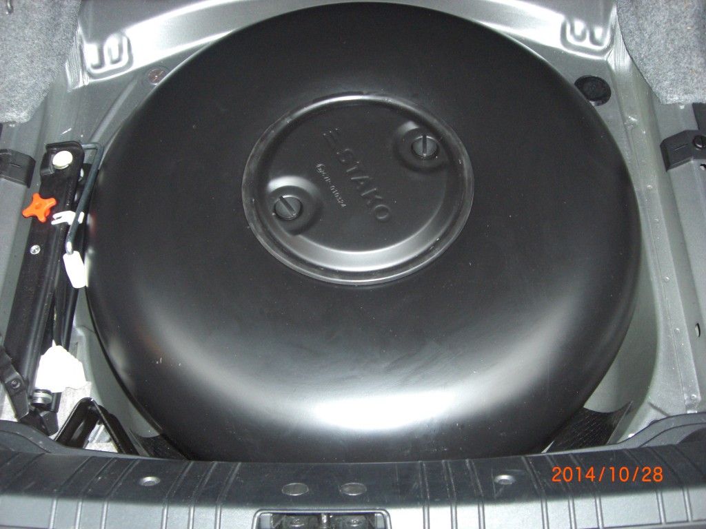 Autogas-Umruestung-LPG-Frontgas-BMW-330-Coupe2-E46-Tank-1024x768