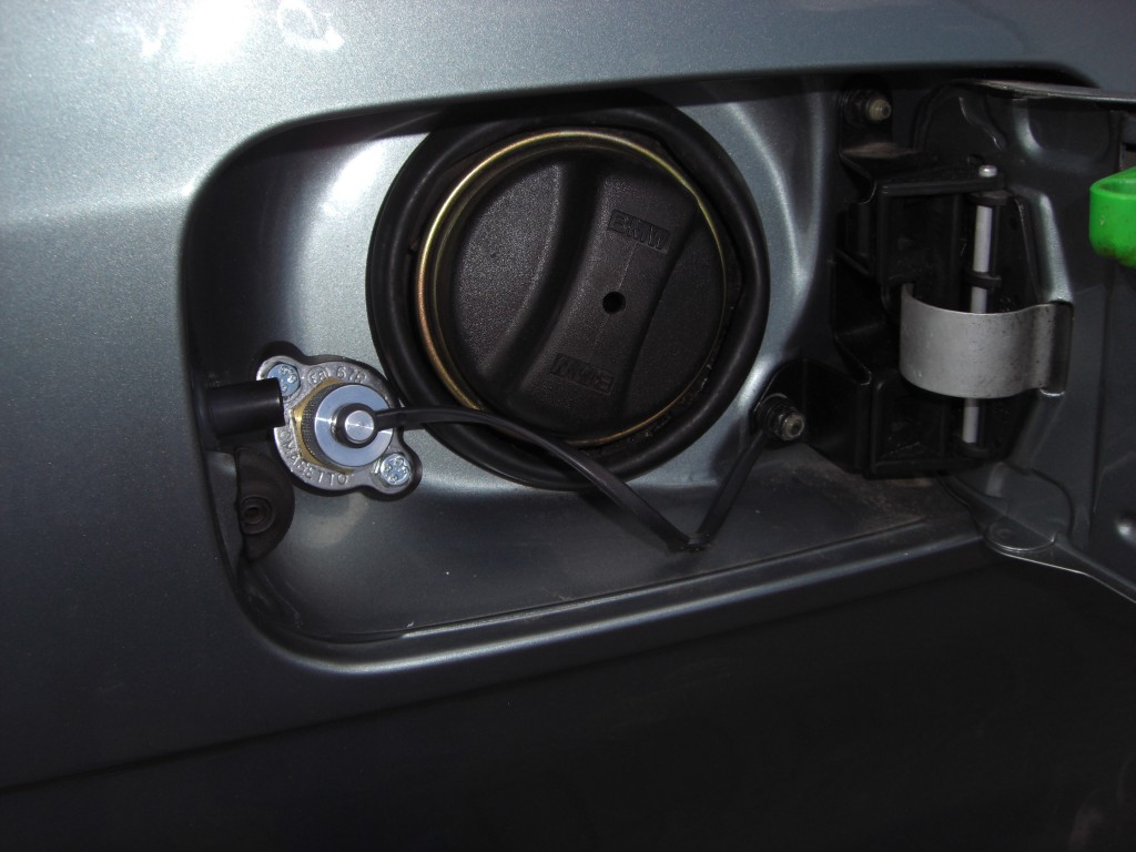 Autogas-Umruestung-LPG-Frontgas-BMW-540-E39-Tankstutzen-1024x768