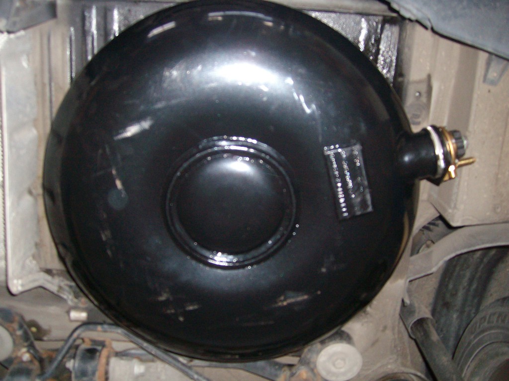 Autogas-Umruestung-LPG-Frontgas-BMWX3-Tank-1024x768