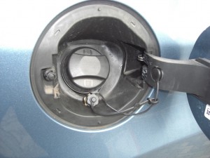 Autogas-Umruestung-LPG-Frontgas-Chevrolet-Orlando-Tankstutzen-1024x768
