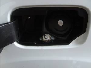 Autogas-Umruestung-LPG-Frontgas-Citrioen-Berlingo-Tankstutzen-1024x768