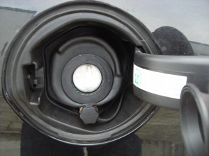 Autogas-Umruestung-LPG-Frontgas-Citrioen-C4-Tankstutzen-1024x768
