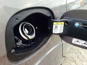 Autogas-Umruestung-LPG-Frontgas-Ford-Galaxy-Ecoboost-Tankstutzen-1024x768