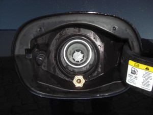 Autogas-Umruestung-LPG-Frontgas-Ford-Mondeo-2.0-Ecoboost-Tankstutzen-1024x768