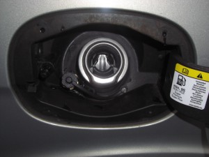 Autogas-Umruestung-LPG-Frontgas-Ford-S-Max-2.0-Tankstutzen-1024x768