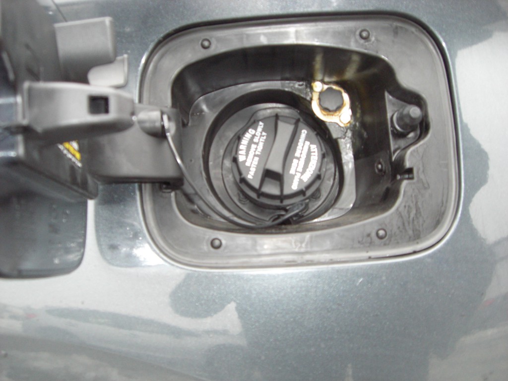 Autogas-Umruestung-LPG-Frontgas-Hyundai-I40-Tankstutzen-1024x768