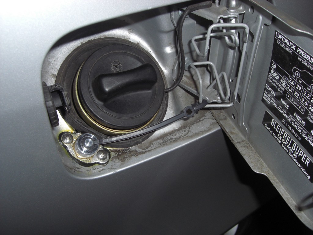 Autogas-Umruestung-LPG-Frontgas-Mercedes-A140-Tankstutzen-1024x768