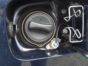 Autogas-Umruestung-LPG-Frontgas-Mercedes-C200-Tankstutzen1-1024x768
