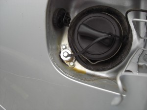 Autogas-Umruestung-LPG-Frontgas-Mercedes-CL200-K-W203-Tankstutzen1-1024x768
