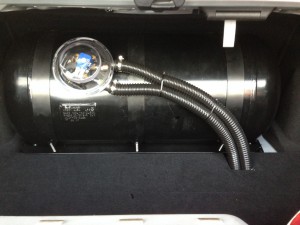 Autogas-Umruestung-LPG-Frontgas-Mercedes-E500-W211-Tank-1024x768