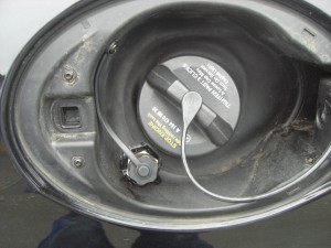 Autogas-Umruestung-LPG-Frontgas-Mercedes-GLK280-Tankstutzen-1024x768