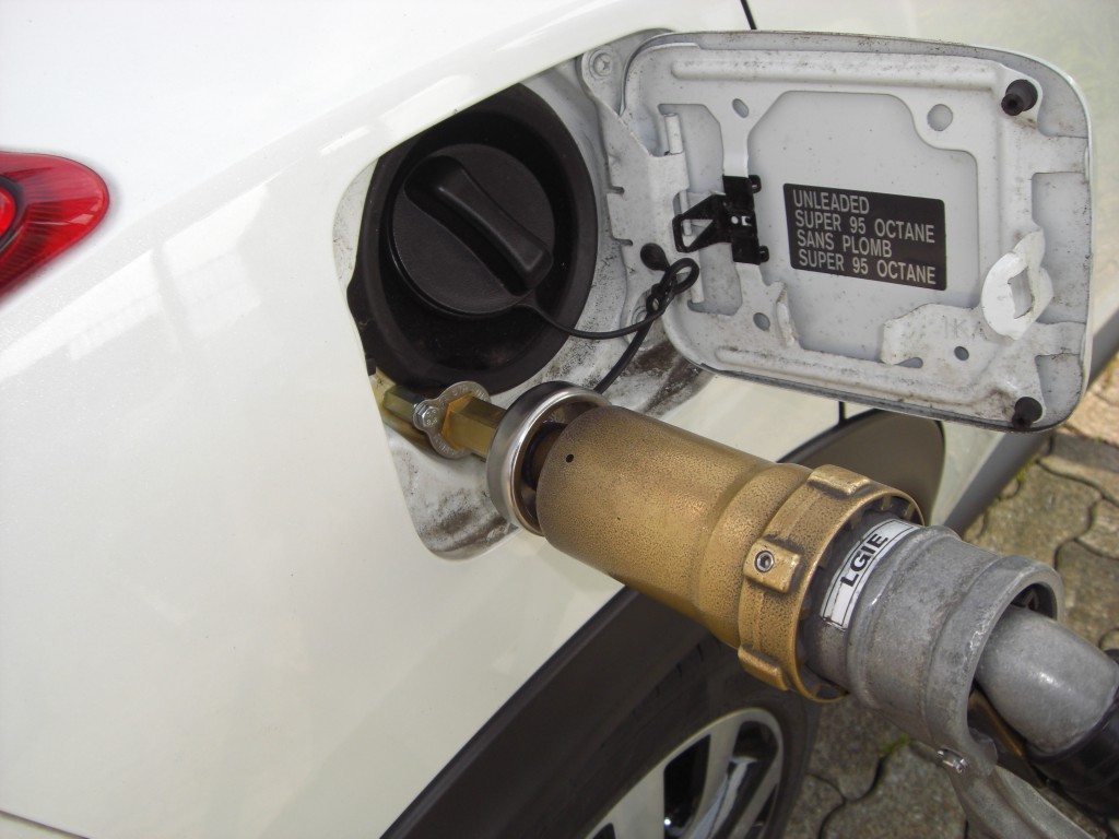 Autogas-Umruestung-LPG-Frontgas-Nissan-Juke-Tankstutzen-1024x768