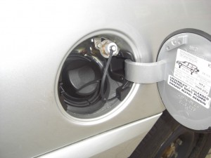 Autogas-Umruestung-LPG-Frontgas-Opel-Omega-Tankstutzen-1024x768