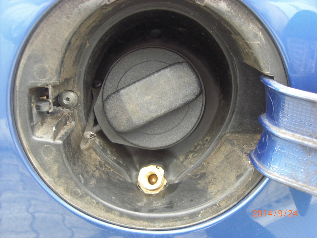 Autogas-Umruestung-LPG-Frontgas-VW-Passat-Variant-3B-1.8-Tankstutzen-1024x768