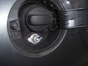 Autogas-Umruestung-LPG-Frontgas-VW-Scirocco-2.0TSI-Tankstutzen-1024x768