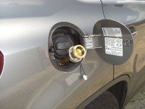 Autogas-Umruestung-LPG-Frontgas-VW-Tiguan-1.4-TSI-Tankstutzen-1024x768