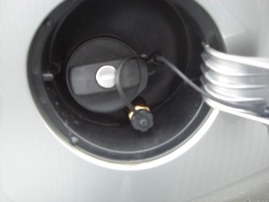 Autogas-Umruestung-LPG-Frontgas-VW-UP-10-Tankstutzen-1024x768