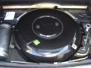 Autogas-Umruestung-LPG.Frontgas-Porsche-Cayenne-Tank-1024x768