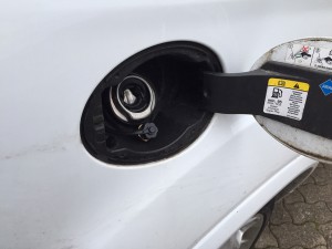 Autogas-Umruestung-LPG-Frontgas-Ford-Kuga-Tankstutzen