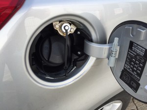 Autogas-Umruestung -LPG-Frontgas-Opel-Corsa-D1,4-Tankstutzen