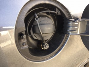 Autogas-Umruestung-LPG-Frontgas-VW-Tiguan-Tankstutzen