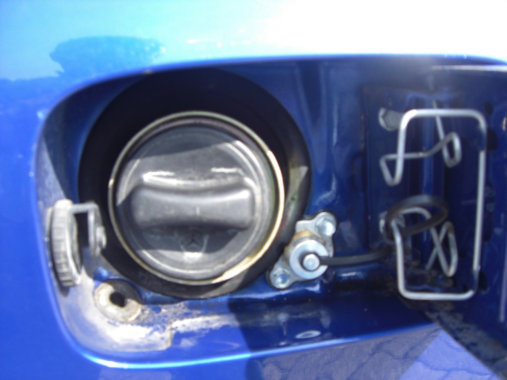 Autogas_Umrüstung-auf-LPG_Mercedes_SLK200_R170-Tankstutzen