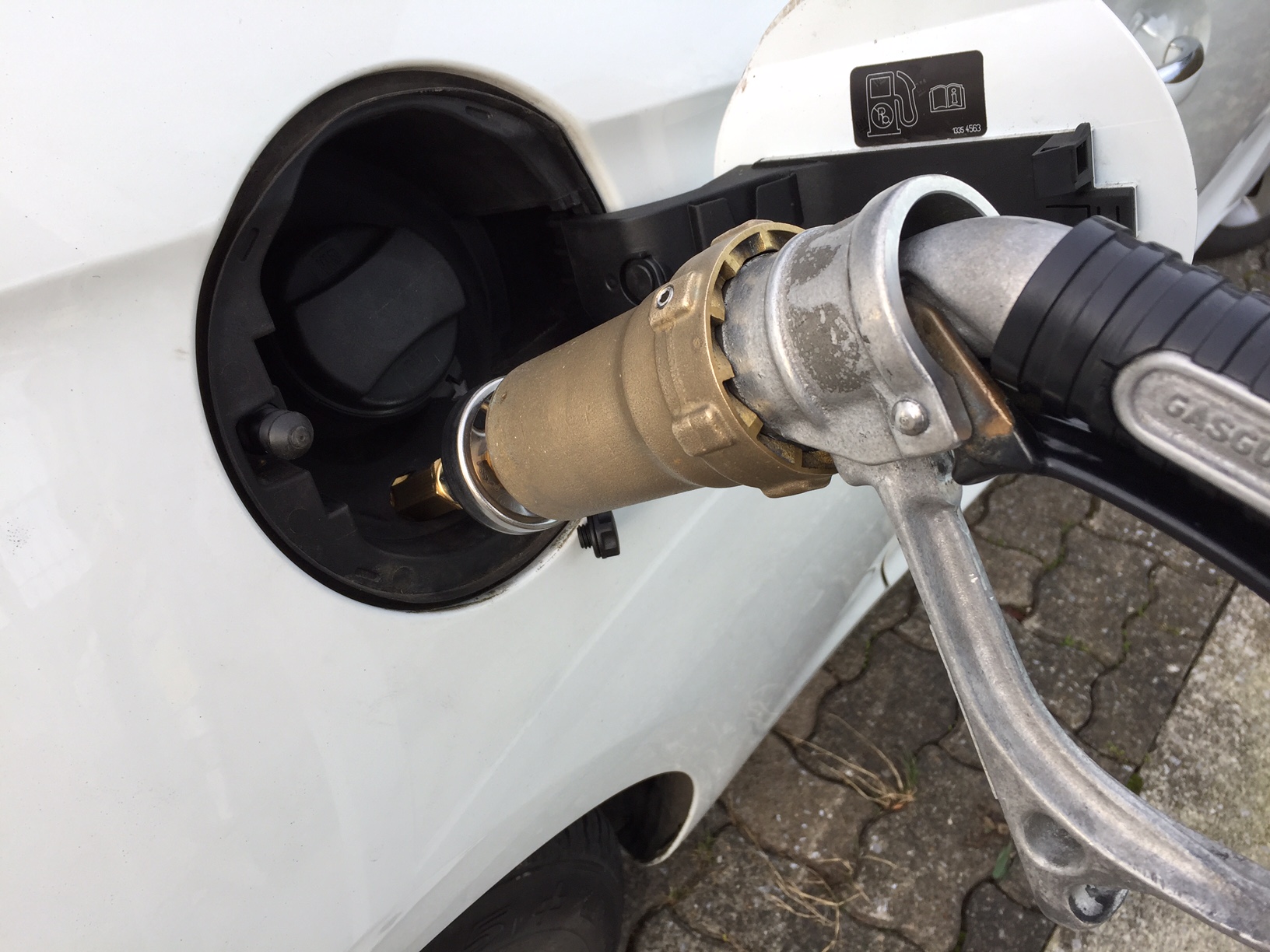 Autogas-Umrüstung-LPG-Frontgas-Opel-Adam-1,4-01