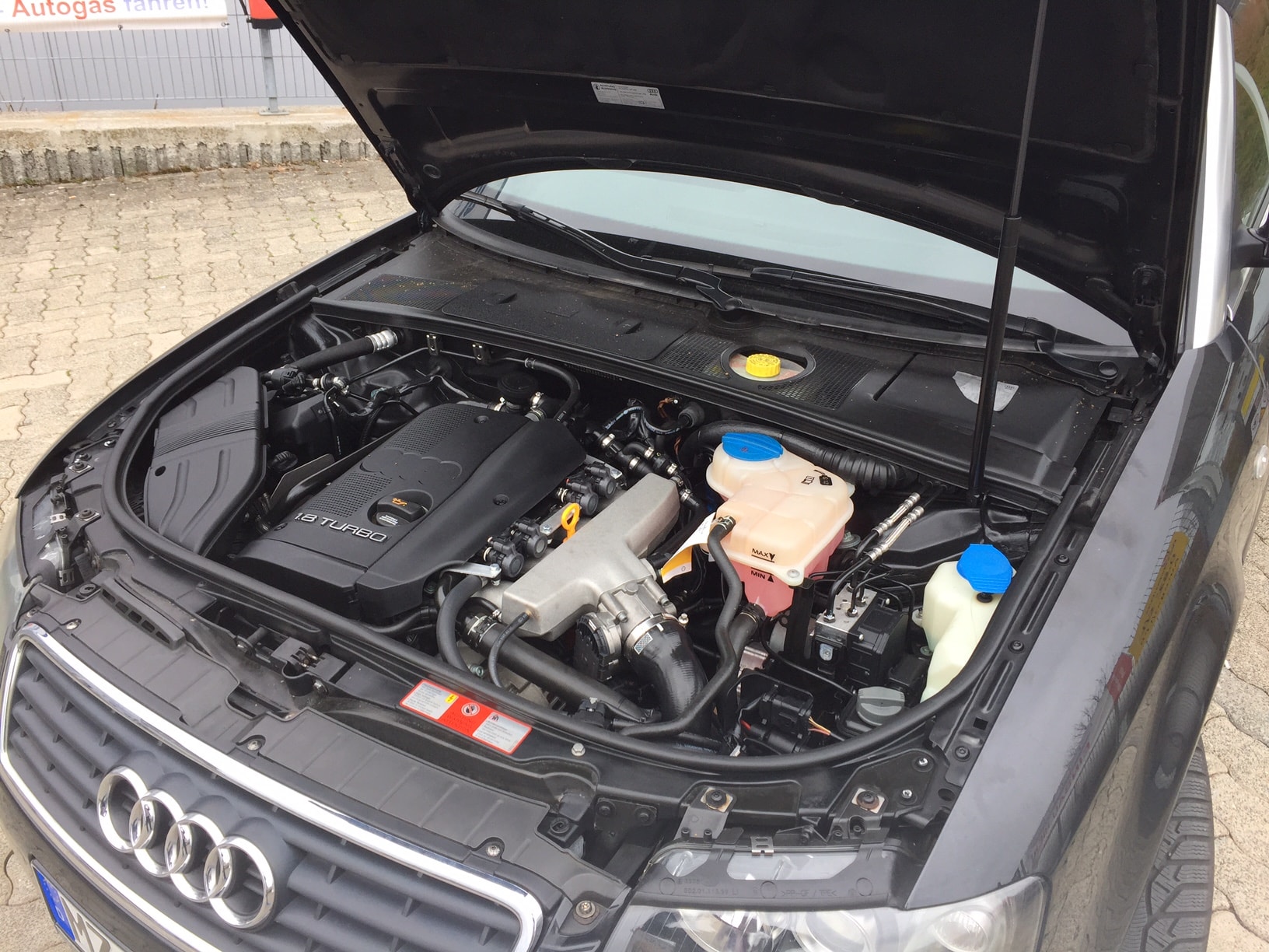 Autogas-R115-Umrüstung-auf-LPG-Autogas_Audi-A4-Cabrio-Motor