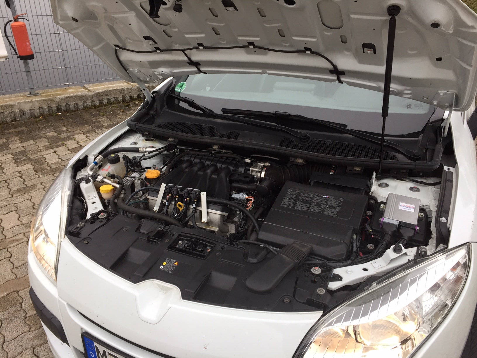 Autogas_Umrüstung-auf-LPG-Autogas_Renault-Meane-Cabrio-Motor-min