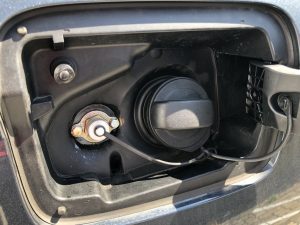 Frontgas-Autogas-Umruestung-LPG-Einbau-Landirenzo-Direct-3.0-Seat-Arona-1,0TSI-Tankstutzen