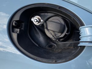 Frontgas-Autogas-Umruestung-LPG-Einbau-Landirenzo-Omegas-Direct-3.0-VW-Beetle-1,4TSI-Tankstutzen