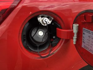 Frontgas-Autogas-Umruestung-LPG-Einbau-Landirenzo-Omegas-Opel-Corsa-1,0-44Kw-Tankstutzen