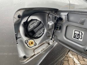 Frontgas-Autogas-Umruestung-LPG-Einbau-Lovato-Easy-Fast-UHP-Kia-Sorrento-V6-Tankstutzen