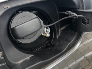 Frontgas-Autogas-Umruestung-LPG-Einbau-Directeinspritzer-Landirenzo-Omegas-Direct-Audi-S5-3,0-245Kw-Tankstutzen