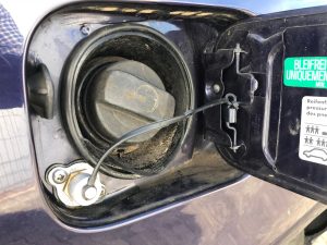 Frontgas-Autogas-Umruestung-LPG-Einbau-Frontgas-Venturi-VW-Golf-1,8L-55Kw-Tankstutzen