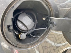 Frontgas-Autogas-Umruestung-Einbau-LPG-Prins-VSI2.0-Opel-Meriva-2,0-122KW-Tankklappe