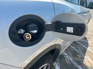 Frontgas-Autogas-Umruestung-Einbau-LPG-Prins-VSI3-Direkteinspritzer-Jaguar-E-Pace-1997-183KW-Tankstutzen