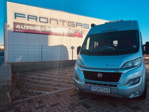 Autogas-LPG-Wohnmobil-Pössl-Roadcruiser-KW30-Gaslow-Tankflasche-E67R-CE2880-Festeinbau-Brenngas-mit-Tüv-Abnahme-Fiat-Ducato-Vorne